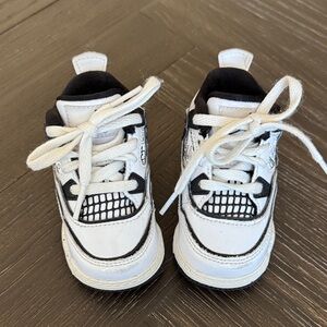 Nike Jordan gymshoes, black, white, midrise, baby shoes, size 4c, fall, neutral